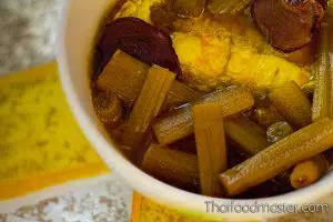 แกงเหลืองสายบัวปลากะพง ; Southern Thai Spicy Sour Yellow Curry with Lotus Stems and Sea Bass