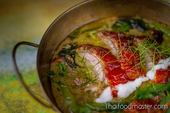 แกงเขียวหวานเป็ดย่าง - Thai Green Curry with Roasted Duck and Young Chilies