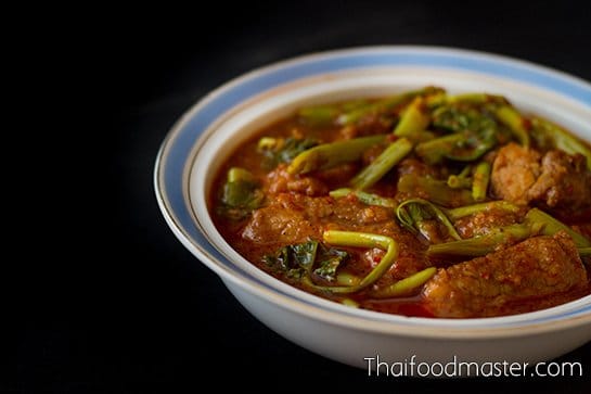 Thae Phoh Thai Red Curry with Pork Neck and Water Spinach - แกงหมูเทโพใส่ผักบุ้ง