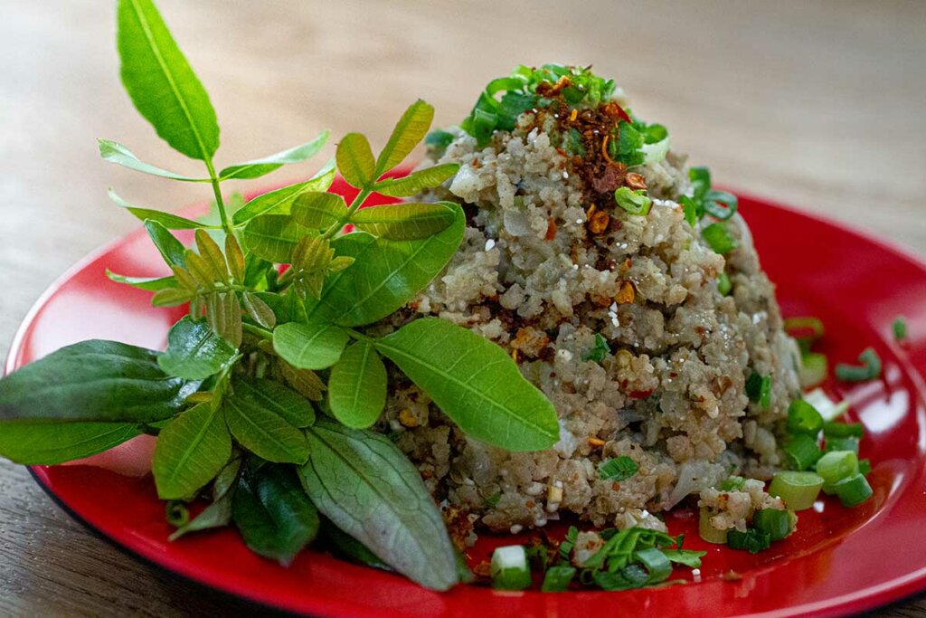 Raw wet fish laap with grilled eggplant (ลาบปลาน้ำนัว ; laap bplaa naam nuaa)