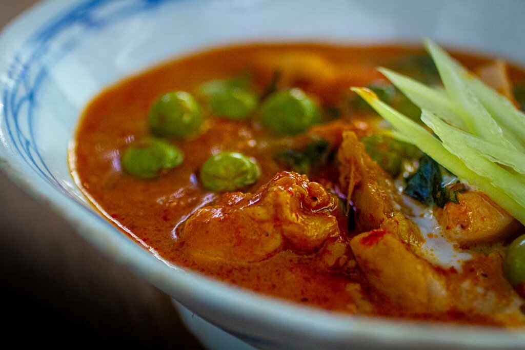 Old-Fashioned spicy curry of chicken with young chilies แกงเผ็ดแบบโบราณ