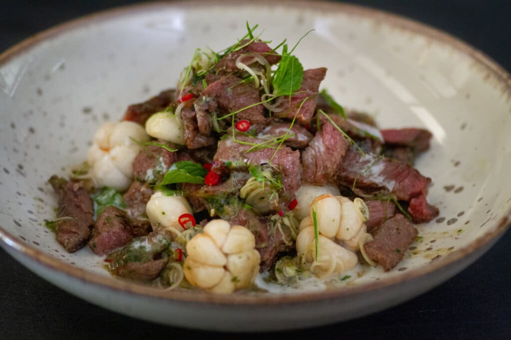 grilled beef mangosteen salad